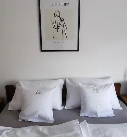 Sloneczny Blisko Jeziora I Gor * 别拉瓦