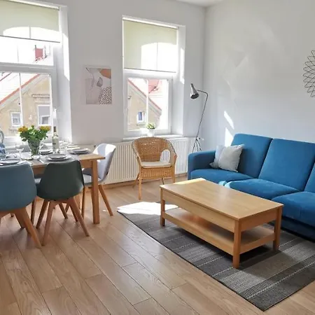 Sloneczny Blisko Jeziora I Gor * 别拉瓦