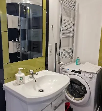 Sloneczny Blisko Jeziora I Gor