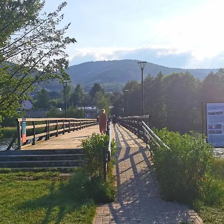 Sloneczny Blisko Jeziora I Gor