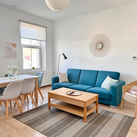 Sloneczny Blisko Jeziora I Gor