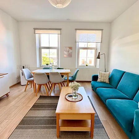 Sloneczny Blisko Jeziora I Gor