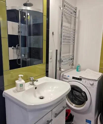 Sloneczny Blisko Jeziora I Gor