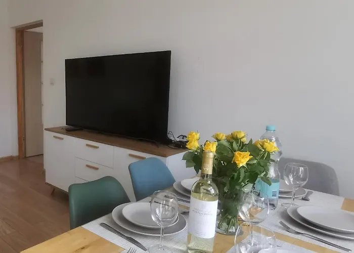 Sloneczny Blisko Jeziora I Gor