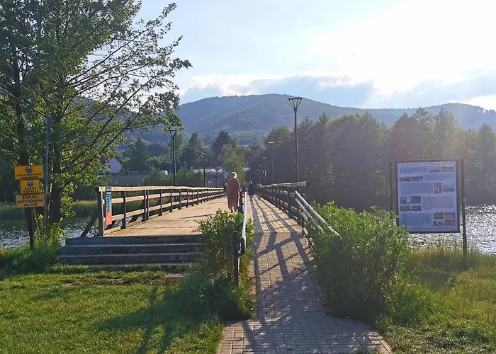 Sloneczny Blisko Jeziora I Gor