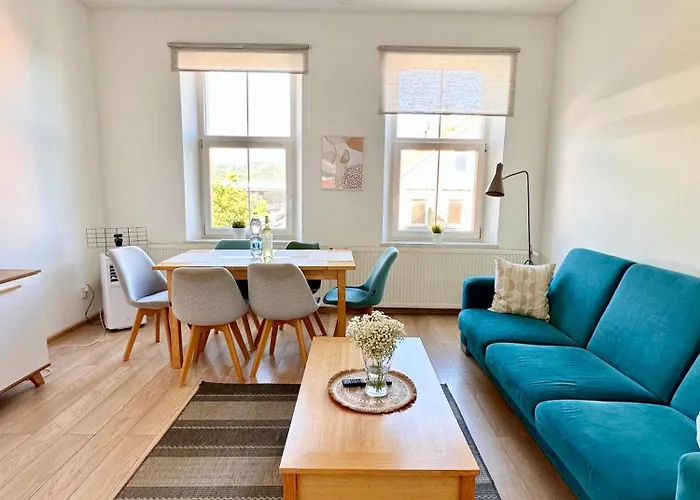 Sloneczny Blisko Jeziora I Gor